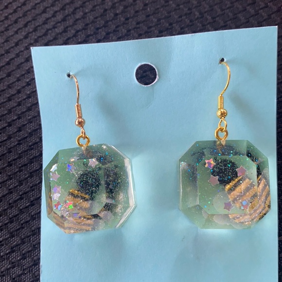 Earrings - Picture 1 of 2